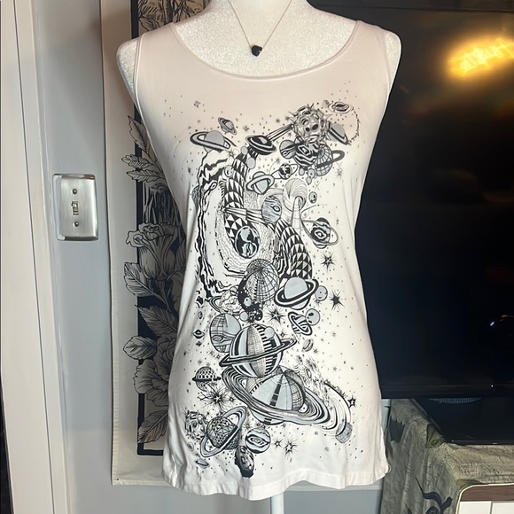 Lauren Moshi Tops - Lauren Moshi Black and White Graphic Sleeveless Tank Top